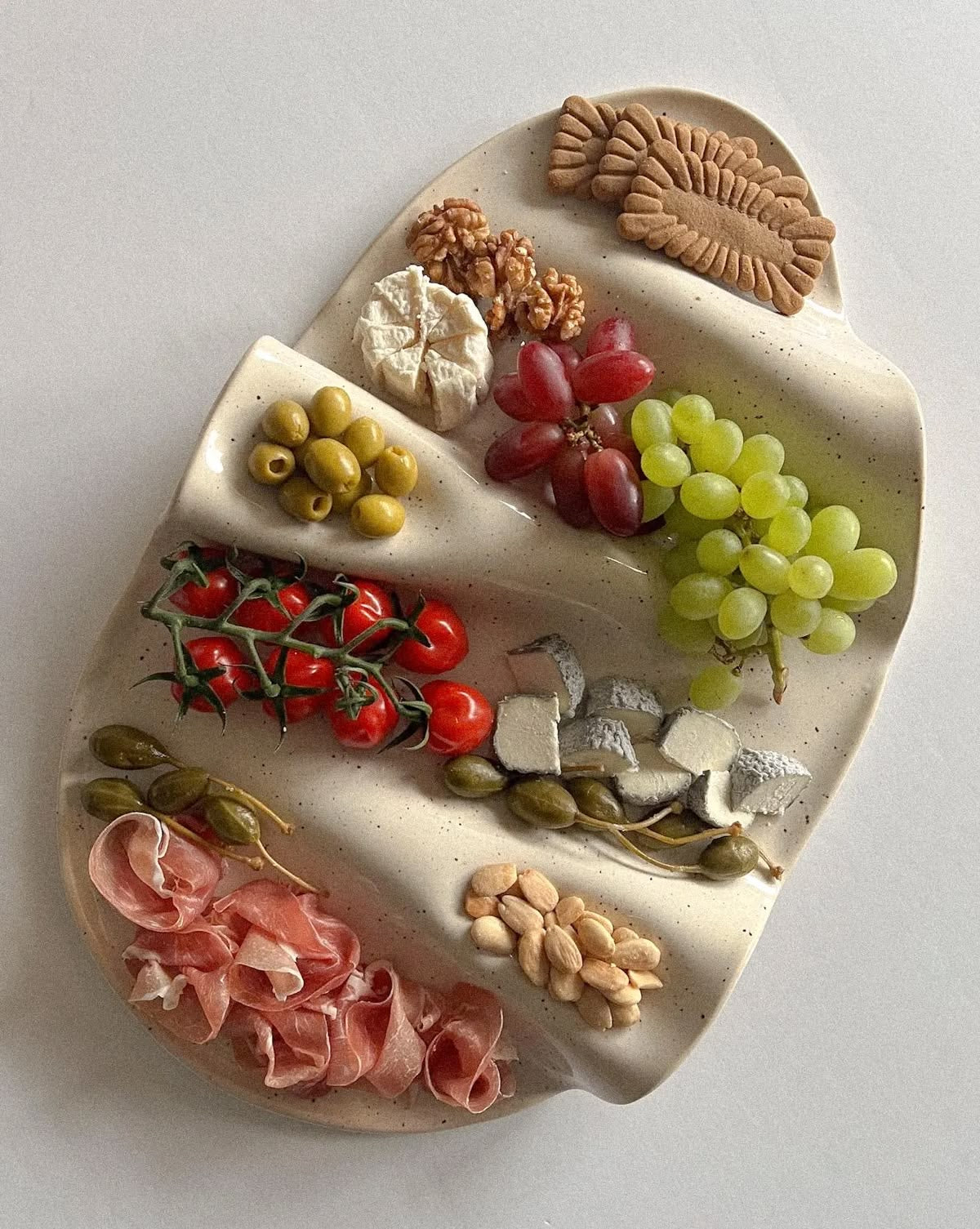 Izradi svoj vijugavi pladanj (charcuterie board)